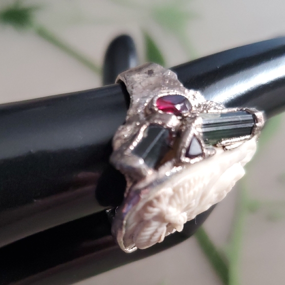 Unique Boho Silver and Cream Cameo Ring Size 6 - Picture 6 of 11